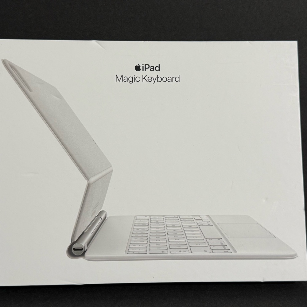 Apple iPad Pro 11 (Model A2261) Magic Keyboard Folio in White - Picture 6 of 7